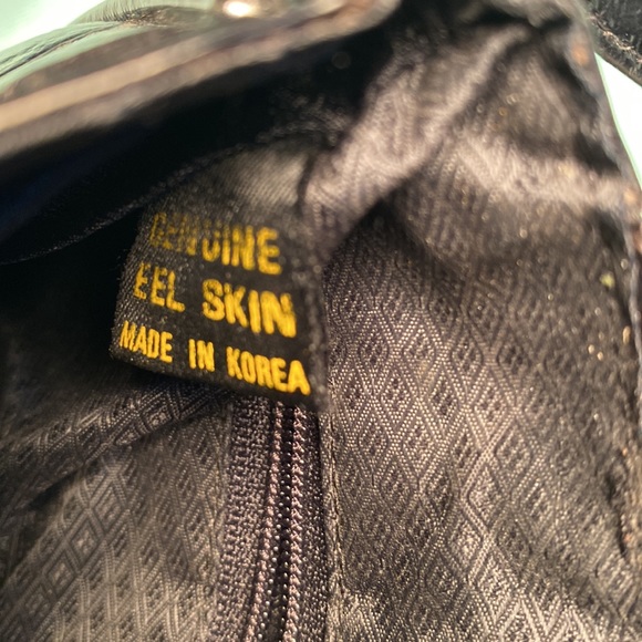 Vintage 80s Black Patent Leather Eel Skin Leather Purse made in Korea - Picture 4 of 7